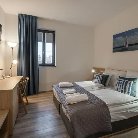 Stadium Panzio לינה וארוחת בוקר Németbarnag