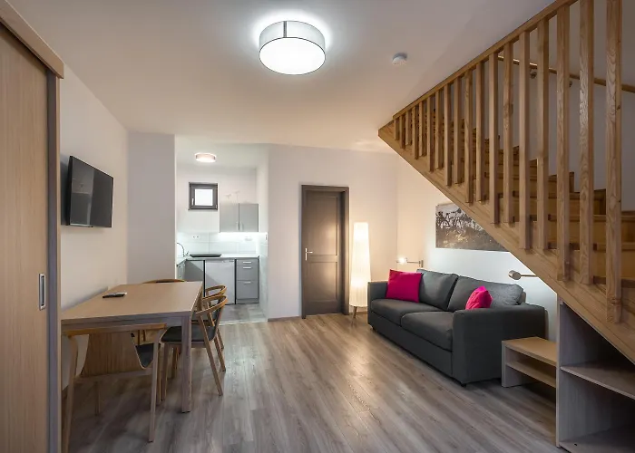 לינה וארוחת בוקר Stadium Panzio