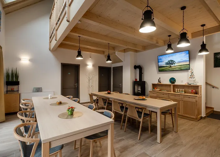 Stadium Panzio לינה וארוחת בוקר